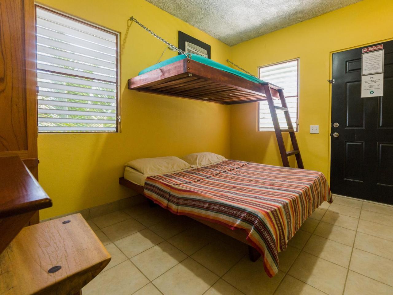 A Piece Of Ground Hostel Punta Gorda Kültér fotó