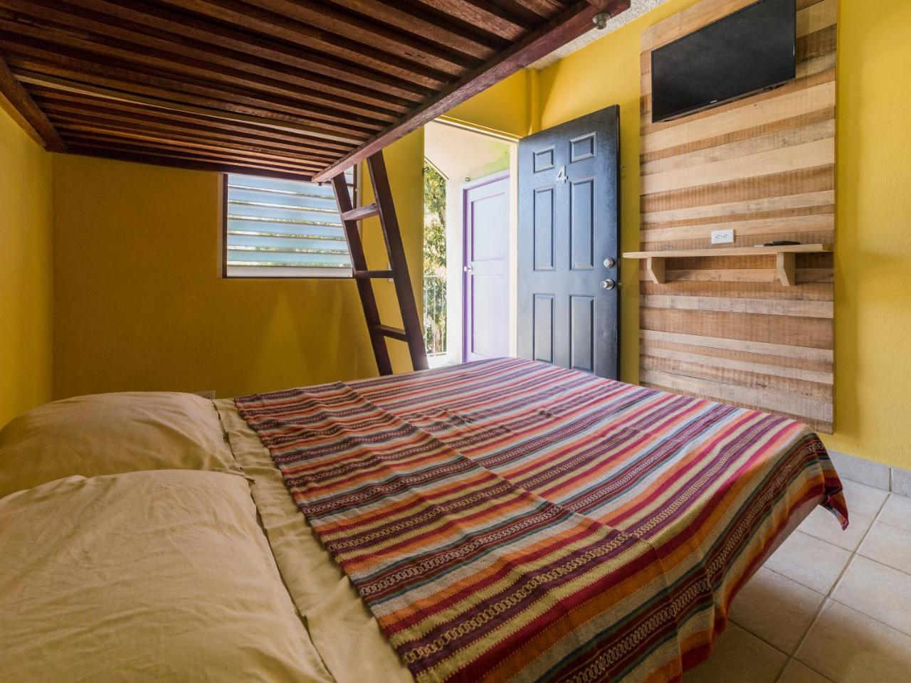 A Piece Of Ground Hostel Punta Gorda Kültér fotó